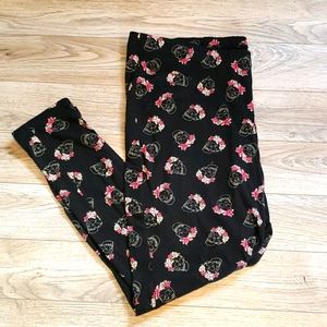 Skull leggings. Plus size.